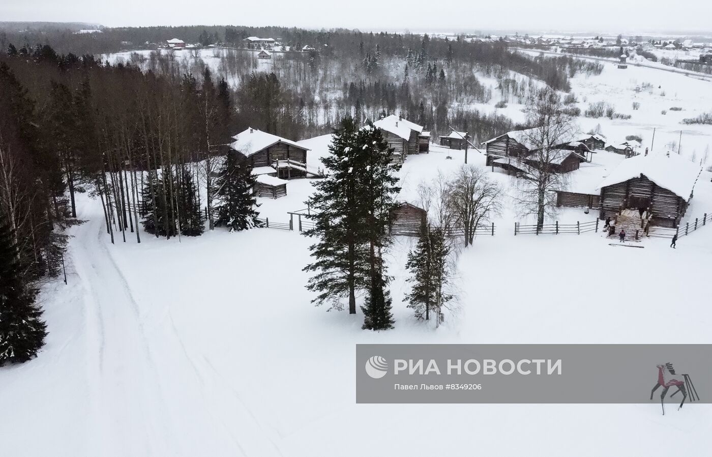 Музей зодчества "Малые Карелы" в Архангельской области