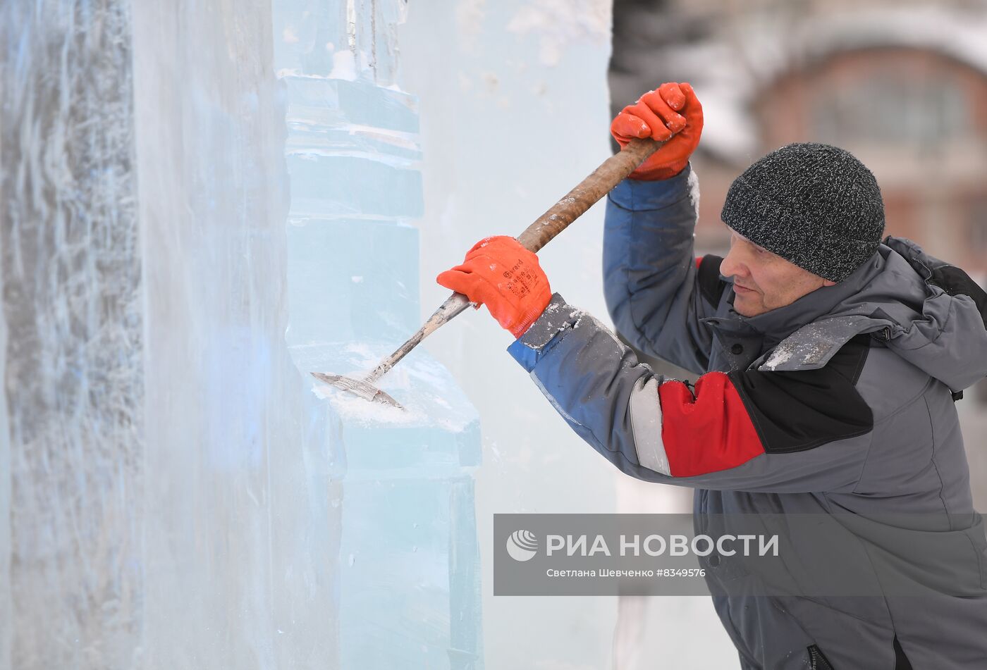 Подготовка к ледовым фестивалям в Москве