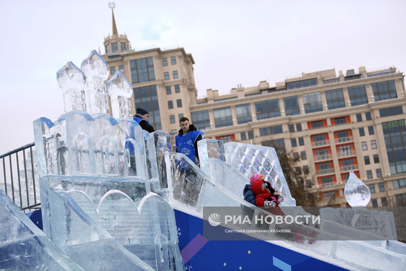 Подготовка к ледовым фестивалям в Москве