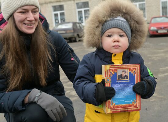 Подарки от Р. Кадырова вручили детям в ДНР