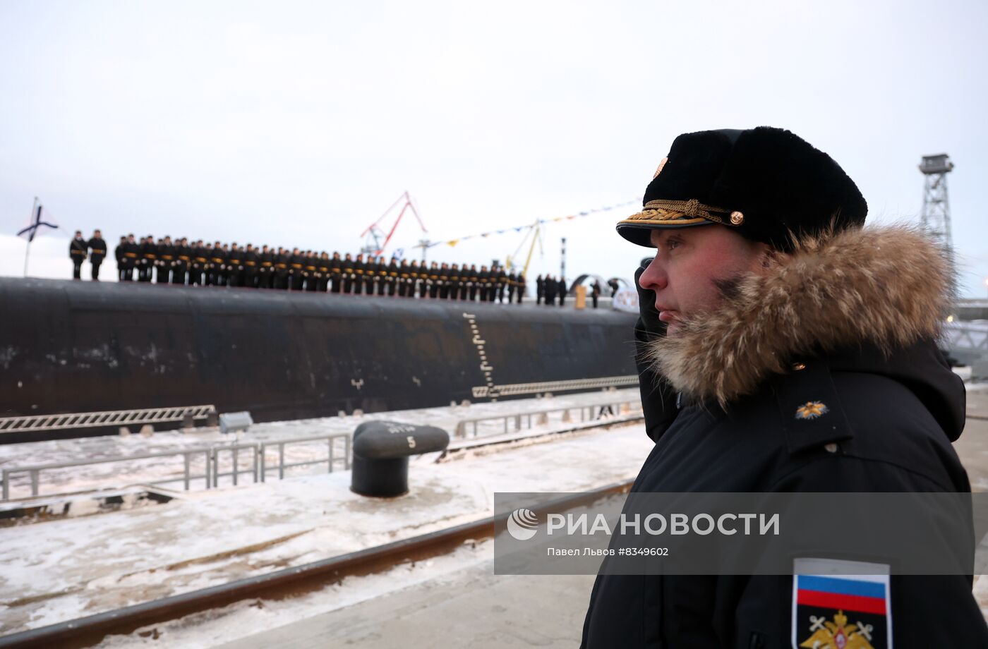 Поднятие флага на подводной лодке "Генералиссимус Суворов" в Северодвинске