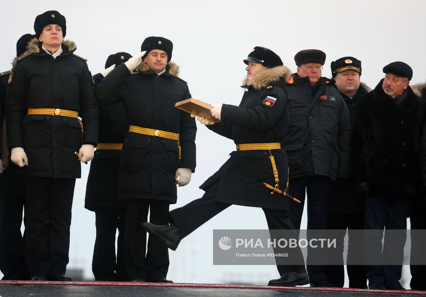 Поднятие флага на подводной лодке "Генералиссимус Суворов" в Северодвинске