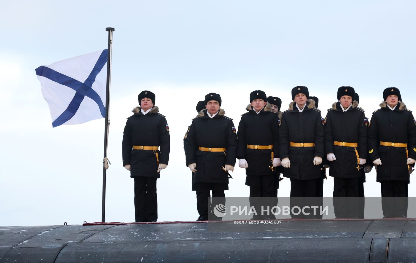 Поднятие флага на подводной лодке "Генералиссимус Суворов" в Северодвинске