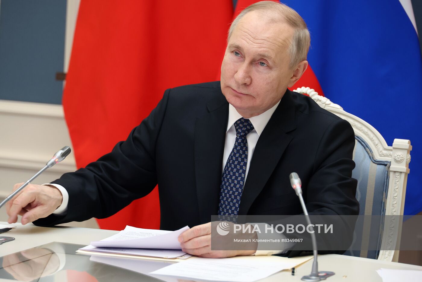 Президент РФ В. Путин провел переговоры с председателем КНР Си Цзиньпином