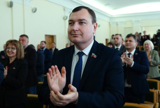 В ДНР и ЛНР приняли новые конституции
