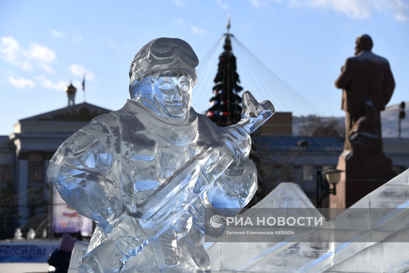 Ледяные фигуры солдат в Чите