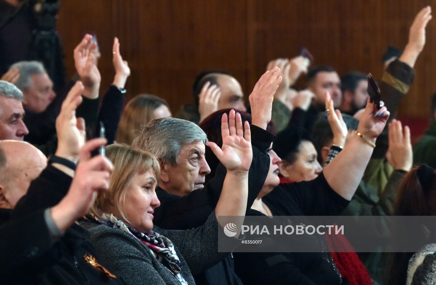 В ДНР и ЛНР приняли новые конституции