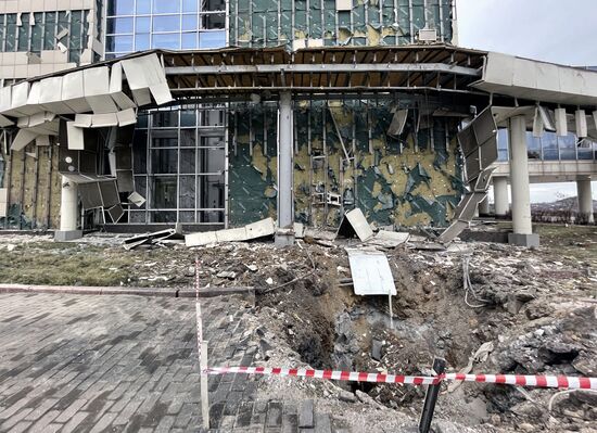 Обстрел гостиницы "Виктория" в центре Донецка