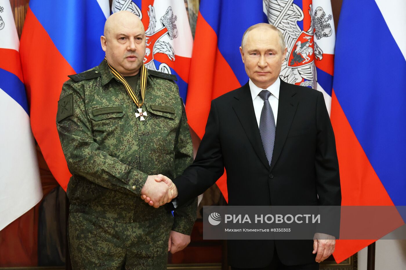 Президент РФ В. Путин посетил Южный военный округ