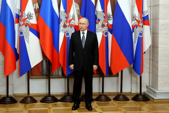 Президент РФ В. Путин посетил Южный военный округ