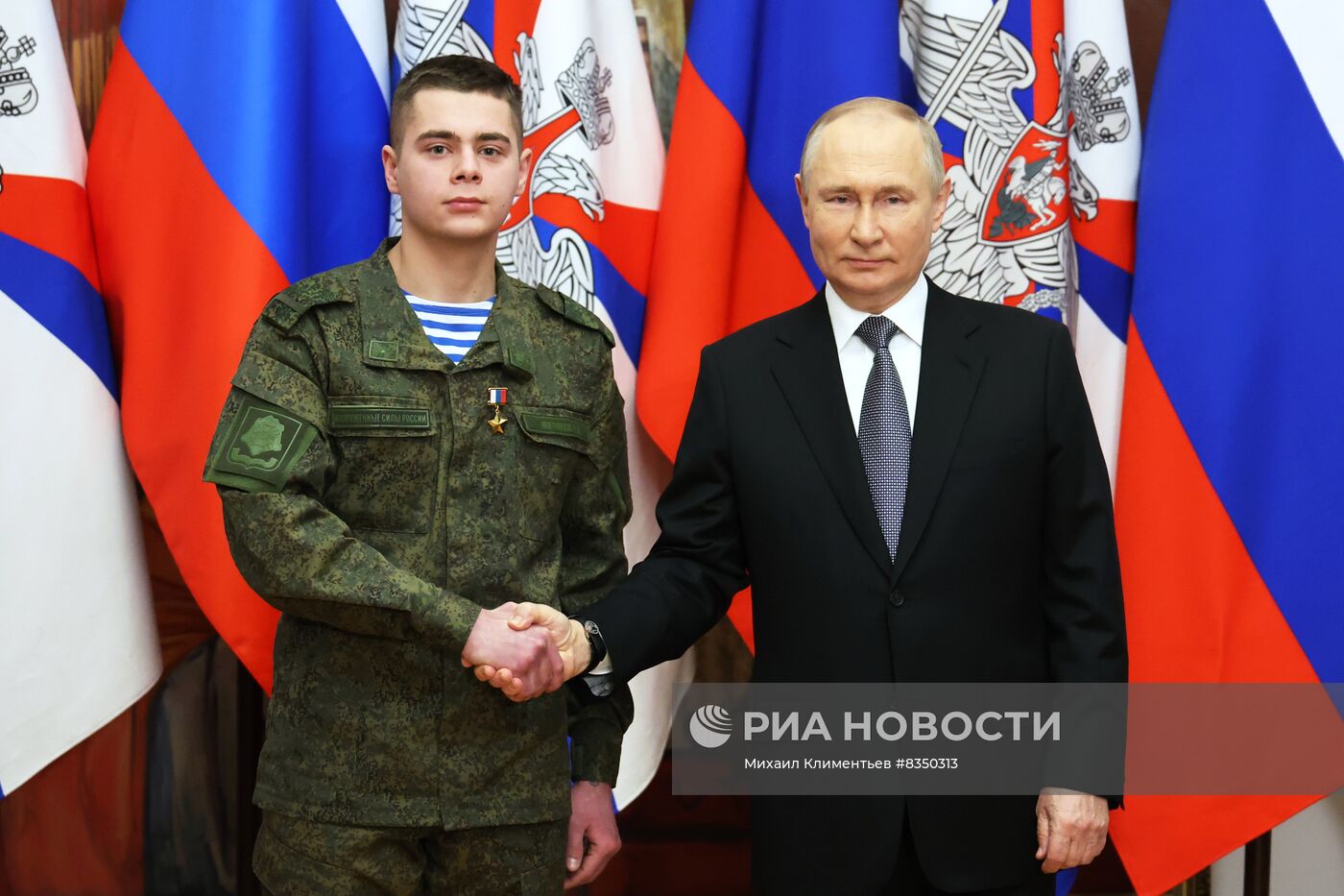 Президент РФ В. Путин посетил Южный военный округ