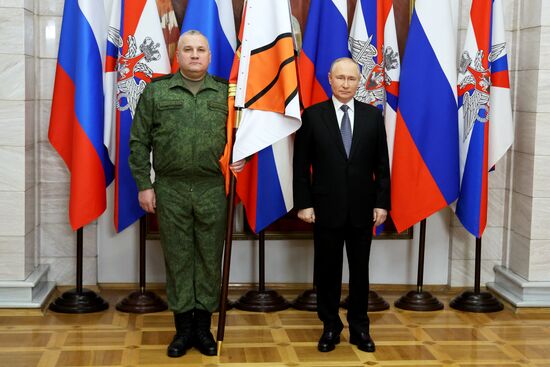 Президент РФ В. Путин посетил Южный военный округ