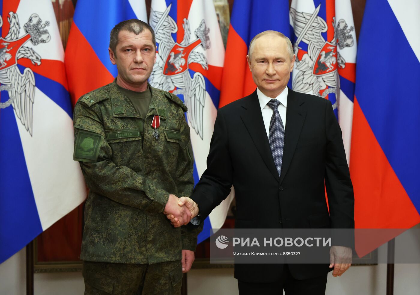 Президент РФ В. Путин посетил Южный военный округ