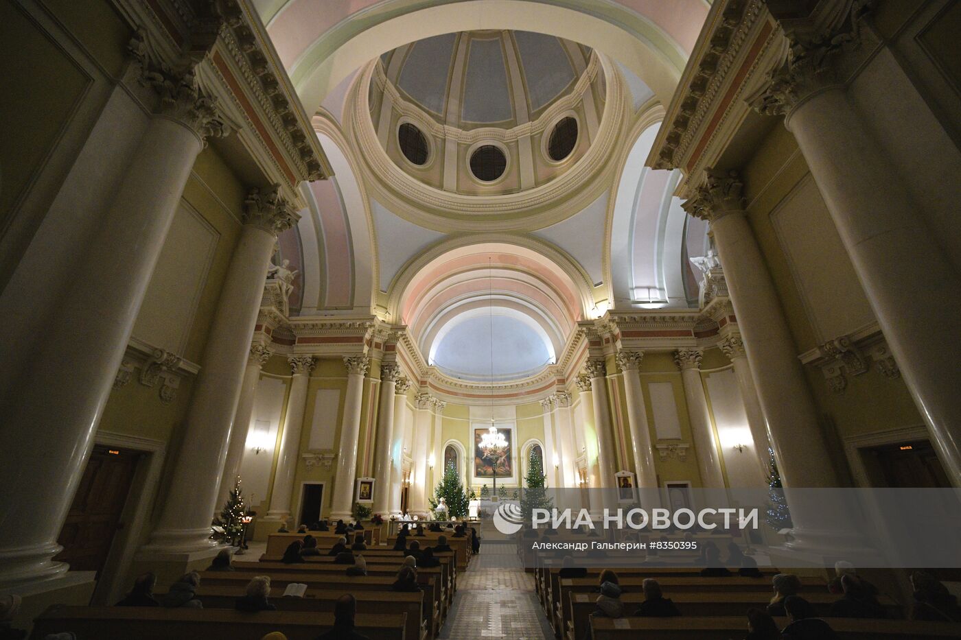 Заупокойная месса по Папе Римскому Бенедикту XVI в Петербурге