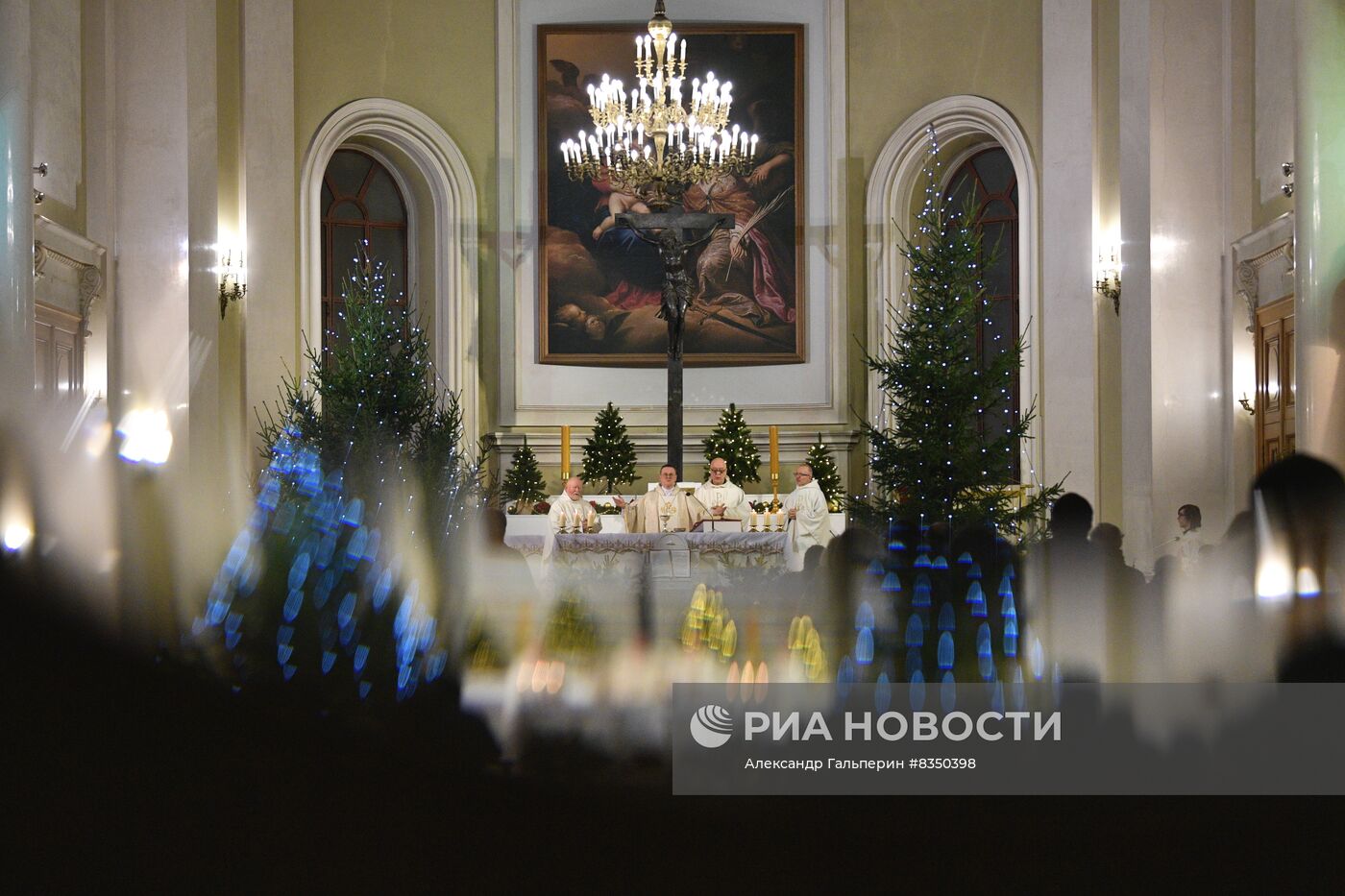 Заупокойная месса по Папе Римскому Бенедикту XVI в Петербурге