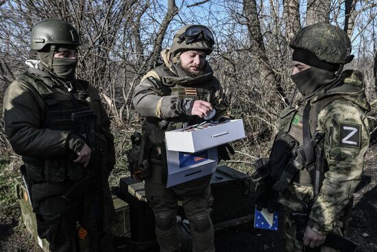 Передача писем и подарков бойцам на передовой