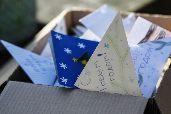 Передача писем и подарков бойцам на передовой