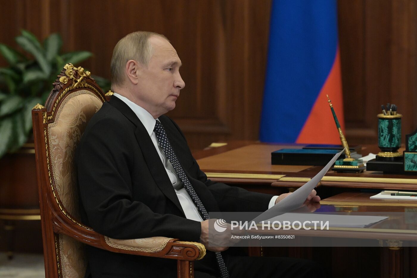 Президент РФ В. Путин встретился с министром науки и высшего образования РФ В. Фальковым