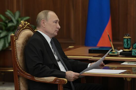 Президент РФ В. Путин встретился с министром науки и высшего образования РФ В. Фальковым