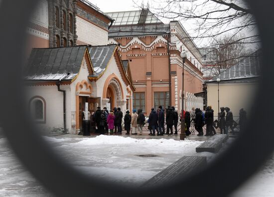 Очередь на вход в Третьяковскую галерею