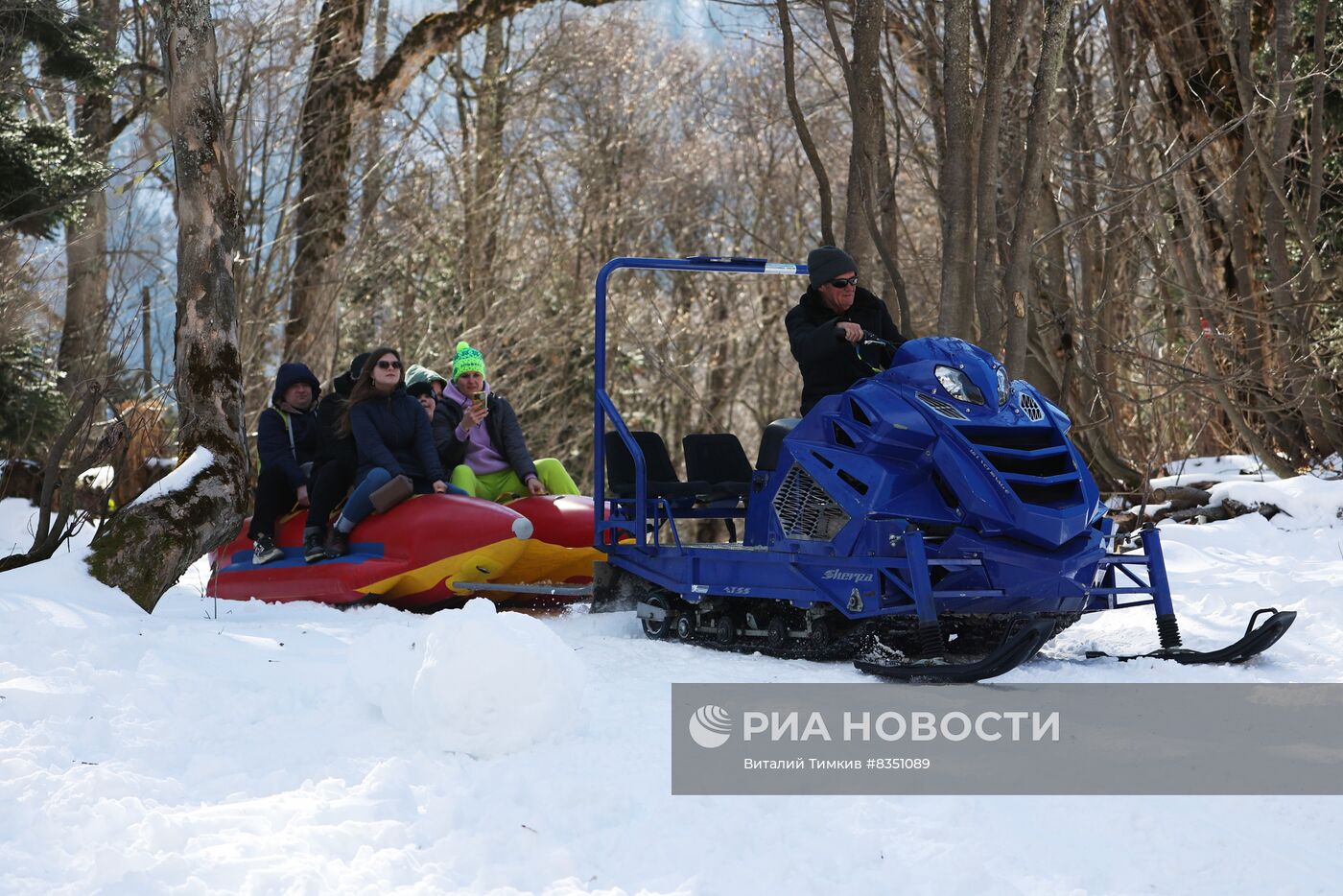 Зимний отдых туристов в горной Адыгее