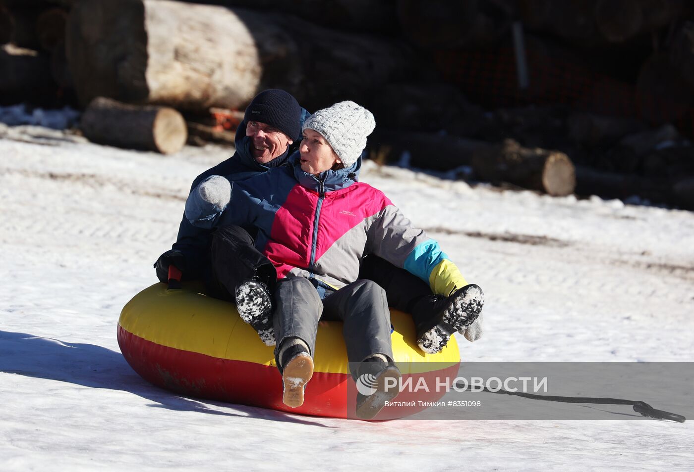 Зимний отдых туристов в горной Адыгее