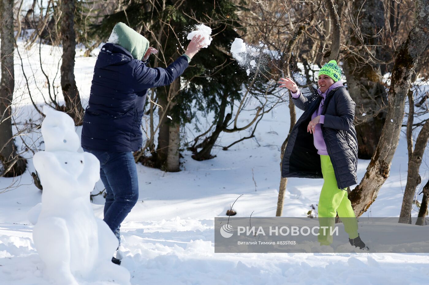 Зимний отдых туристов в горной Адыгее