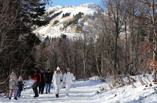 Зимний отдых туристов в горной Адыгее