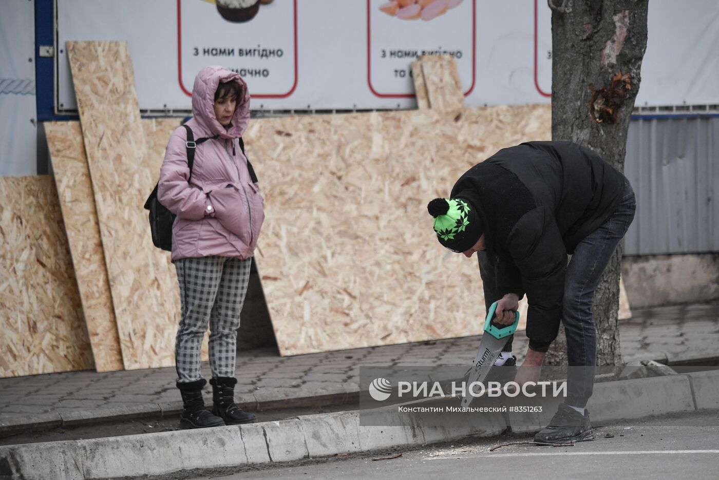 Последствия обстрела ВСУ города Васильевка в Запорожской области