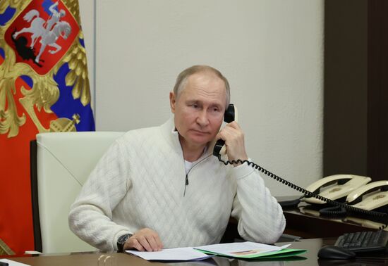 Президент РФ В. Путин поговорил по телефону с Давидом Шмелевым