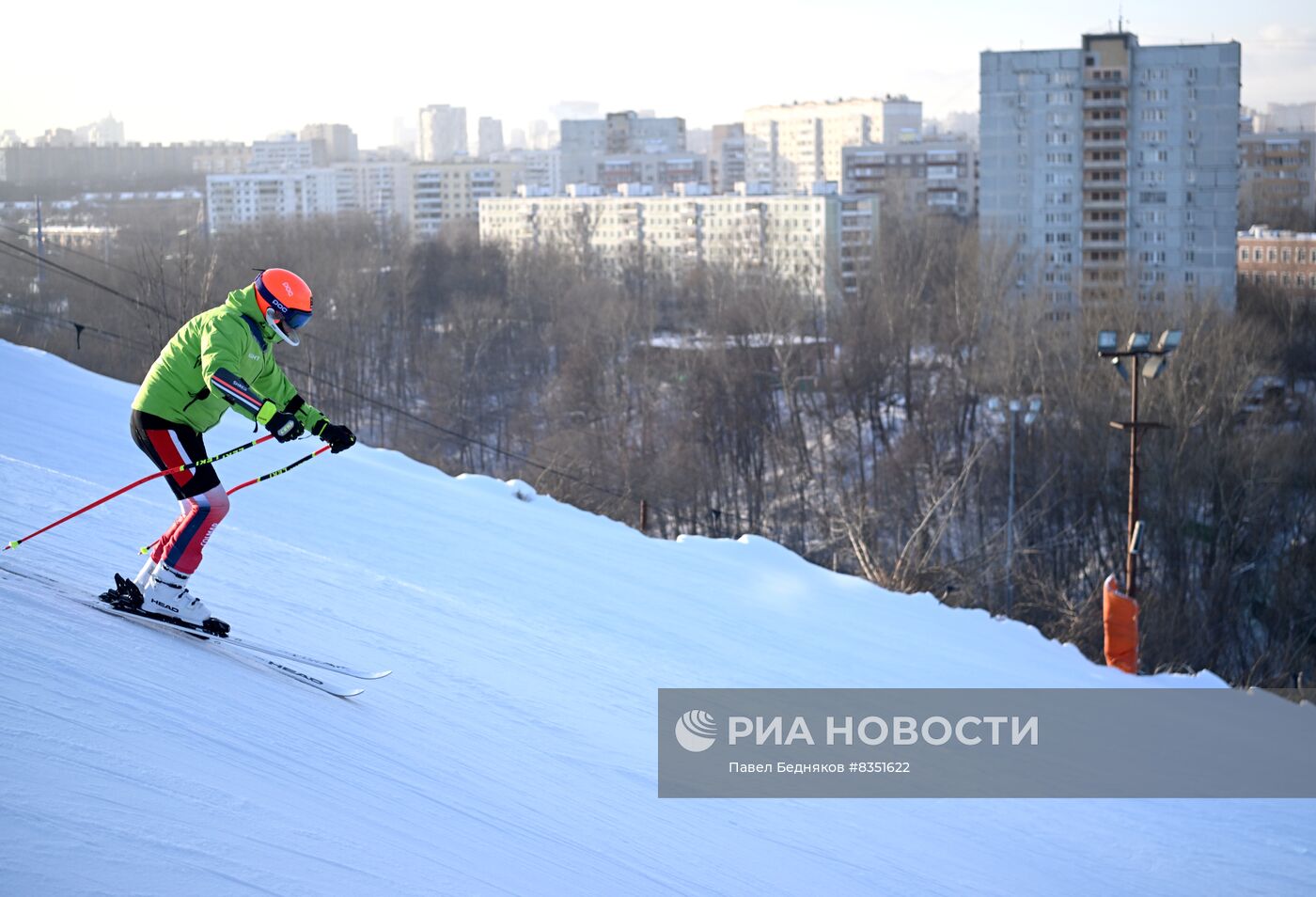 Отдых горожан в спортивном комплексе "Кант" 