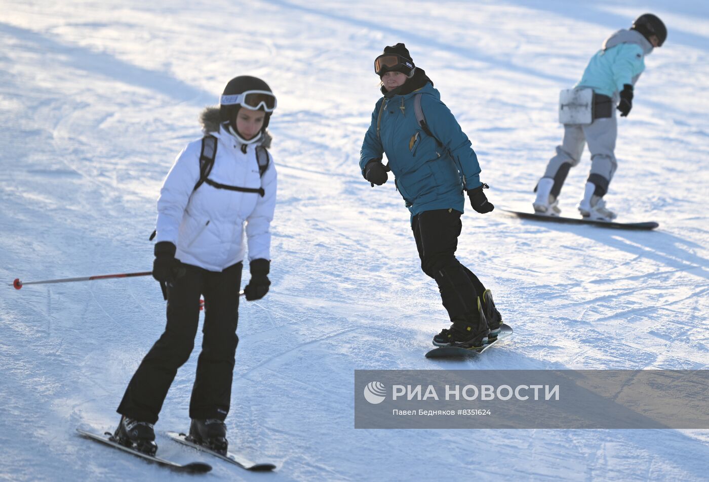 Отдых горожан в спортивном комплексе "Кант" 