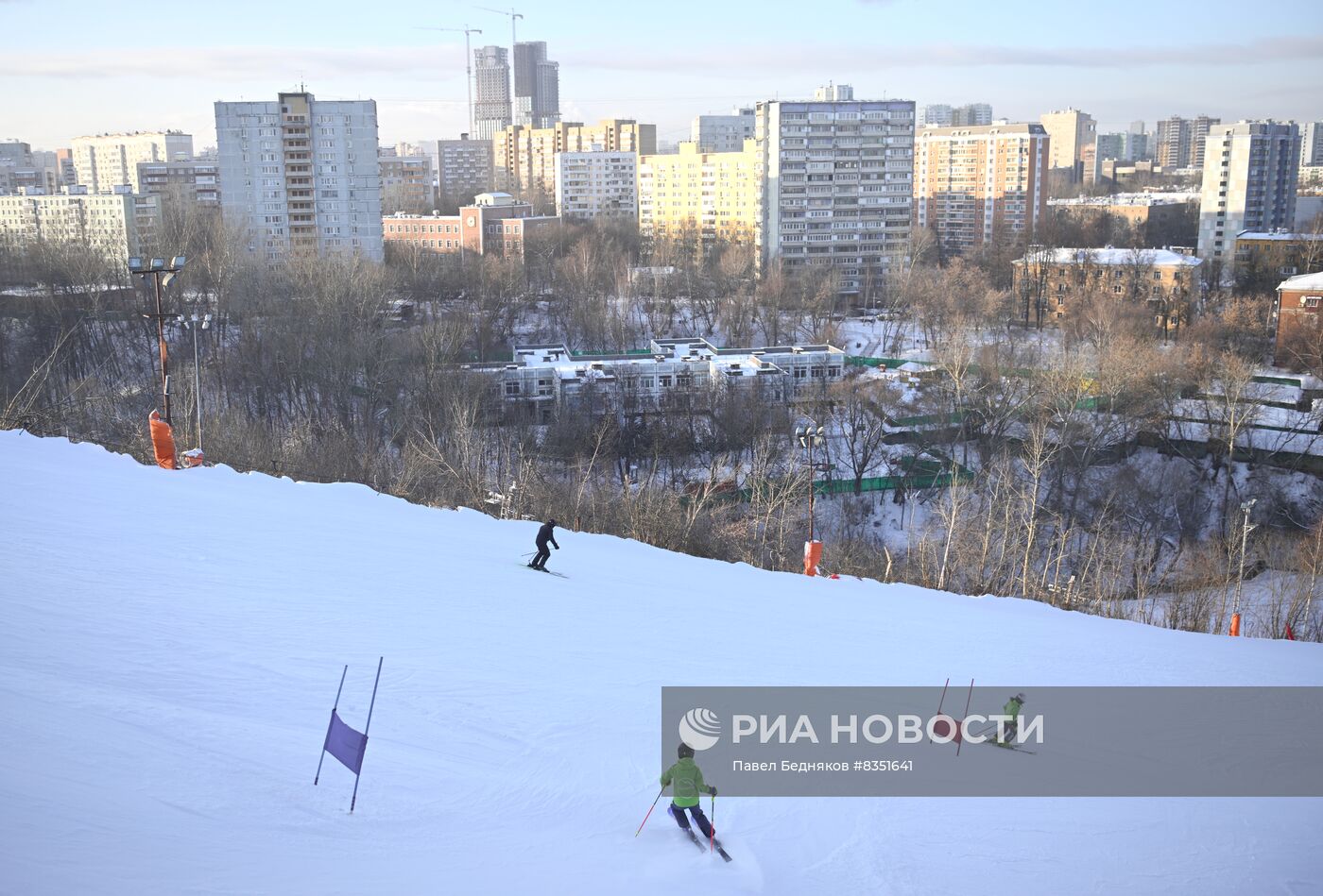 Отдых горожан в спортивном комплексе "Кант" 