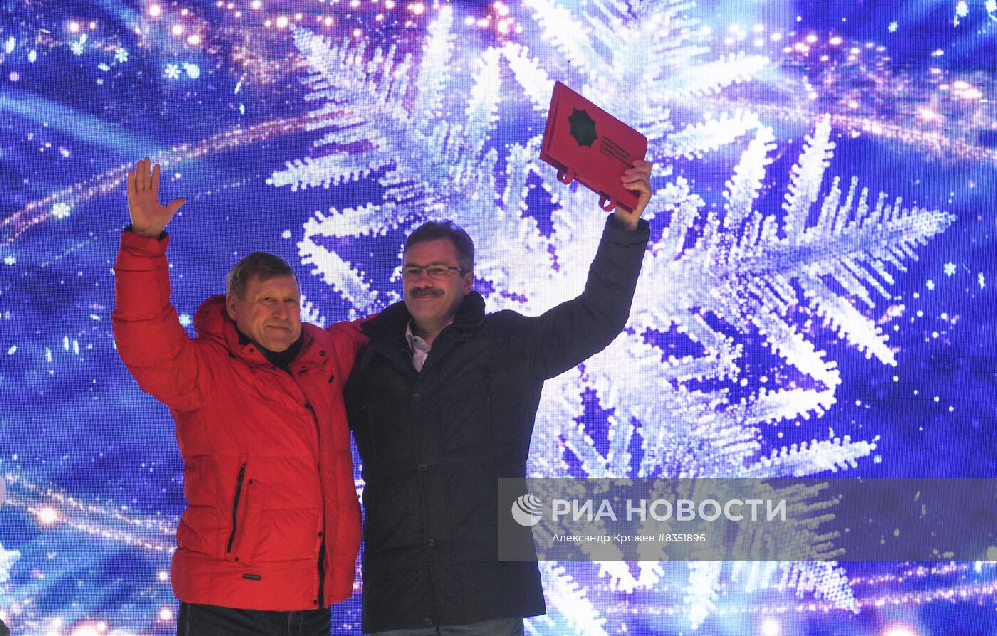 Церемония передачи символа Новогодней столицы Суздалю