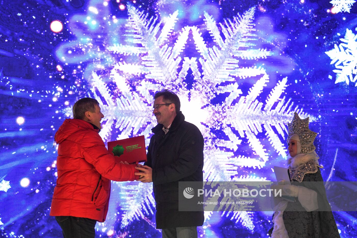 Церемония передачи символа Новогодней столицы Суздалю