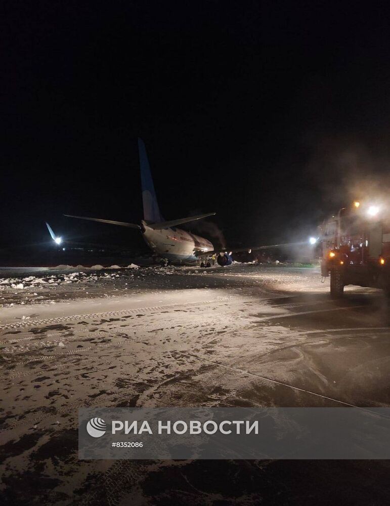 Самолет выкатился за пределы взлетно-посадочной полосы в аэропорту Перми