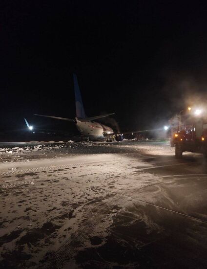 Самолет выкатился за пределы взлетно-посадочной полосы в аэропорту Перми