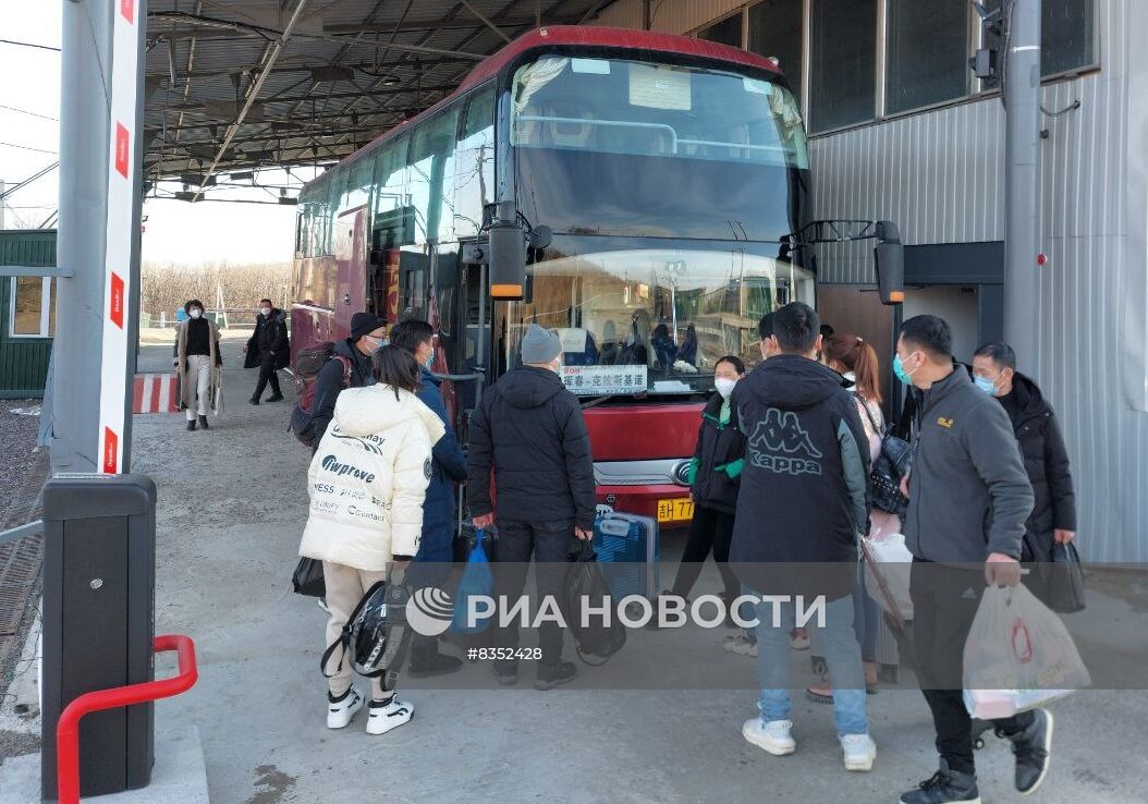 Пассажирские автобусы впервые с 2020 года пересекли границу КНР и РФ в Приморье