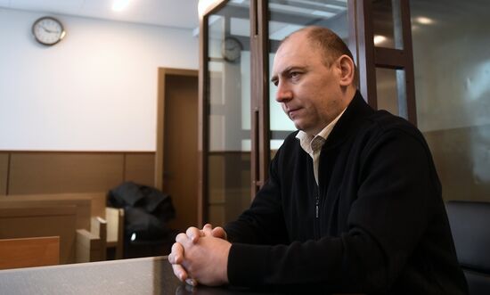 Заседание суда по делу А. Котова, обвиняемого в отравлении семьи арбузами
