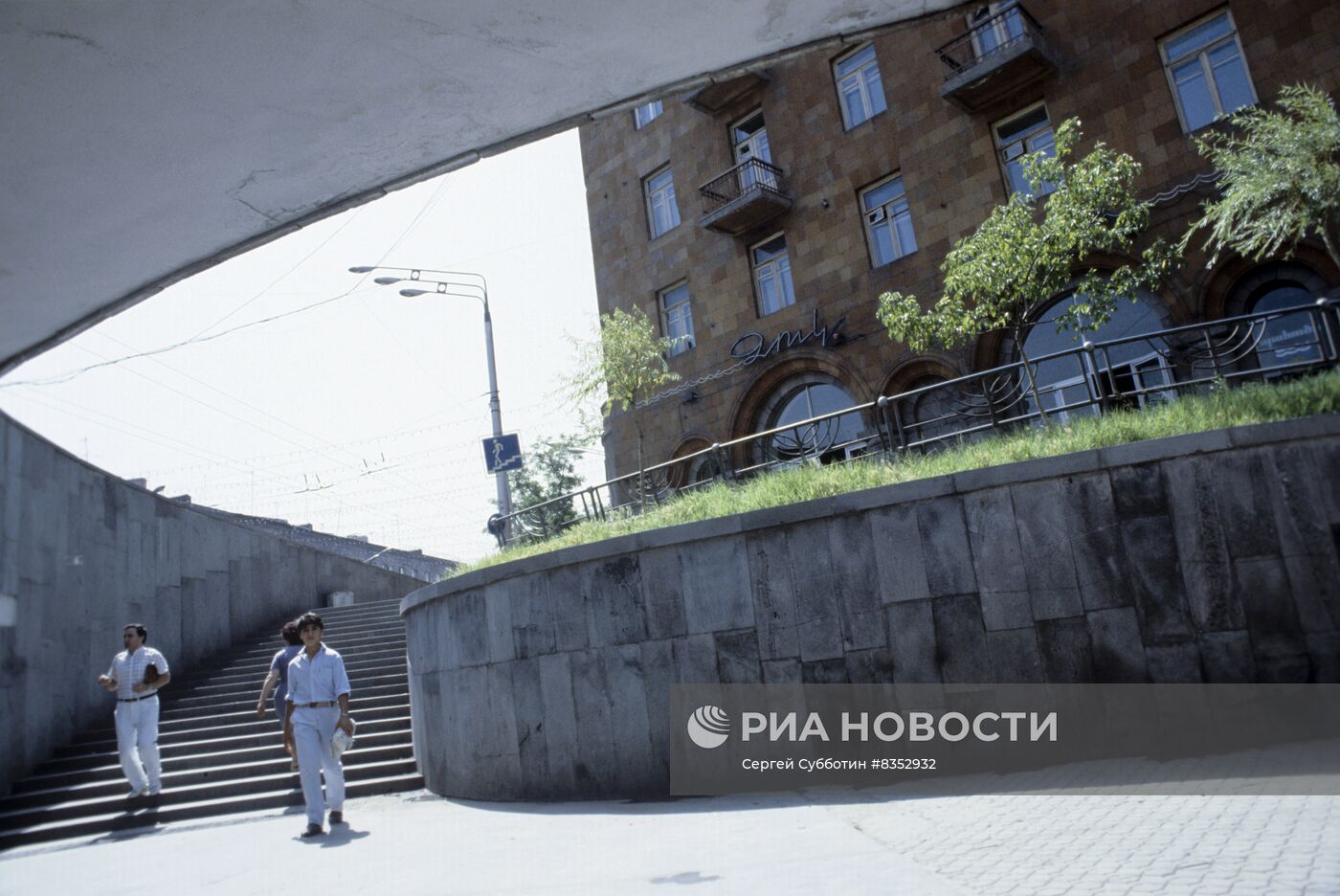 Подземный торговый центр "Молодежный" в Ереване