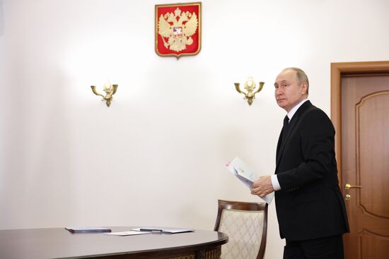 Президент РФ В. Путин встретился с главой Башкортостана Р. Хабировым