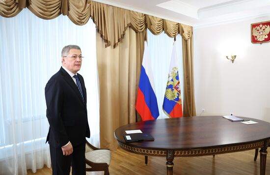 Президент РФ В. Путин встретился с главой Башкортостана Р. Хабировым