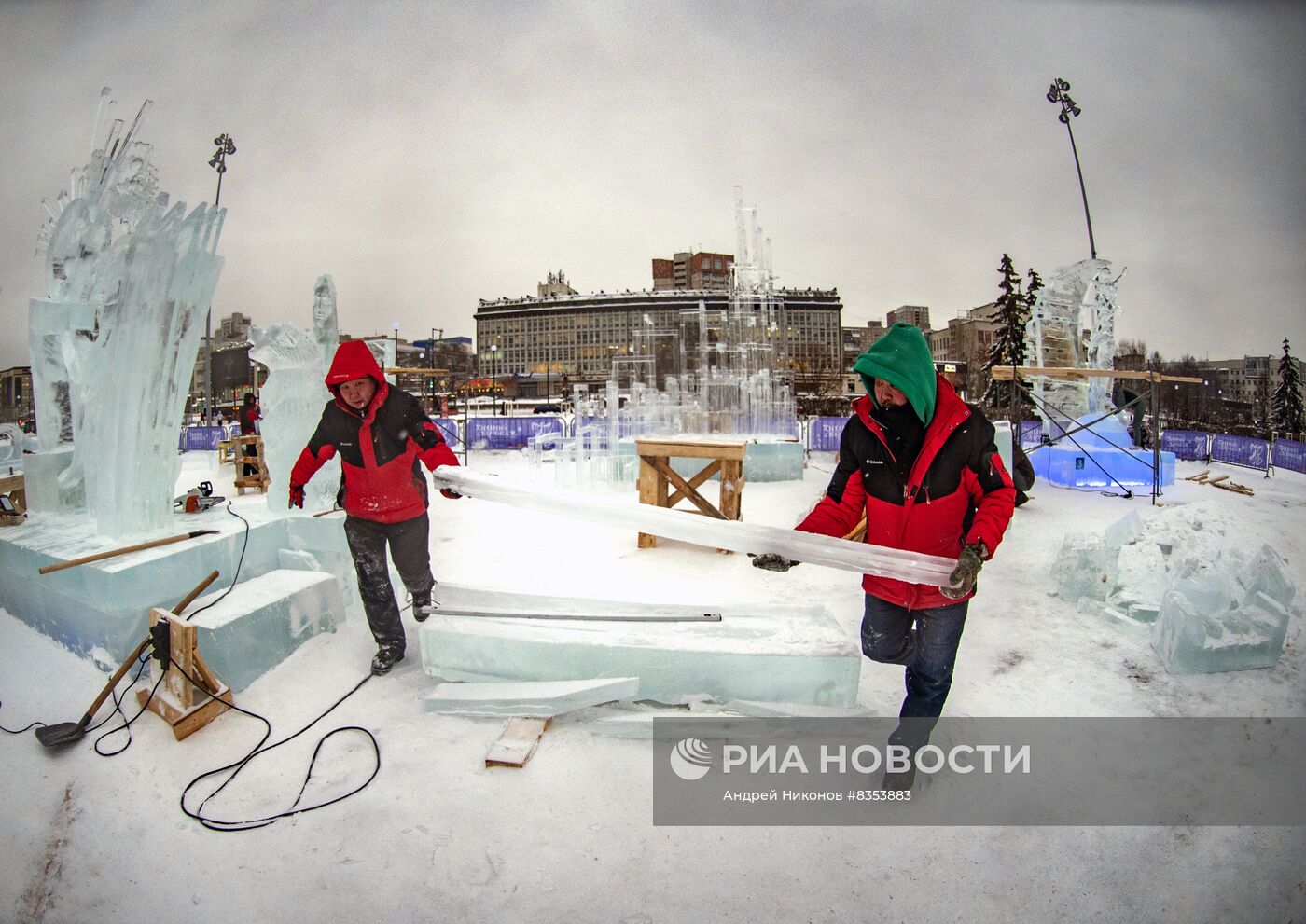 Финал всероссийского турнира ледовых скульптур к 300-летию Перми