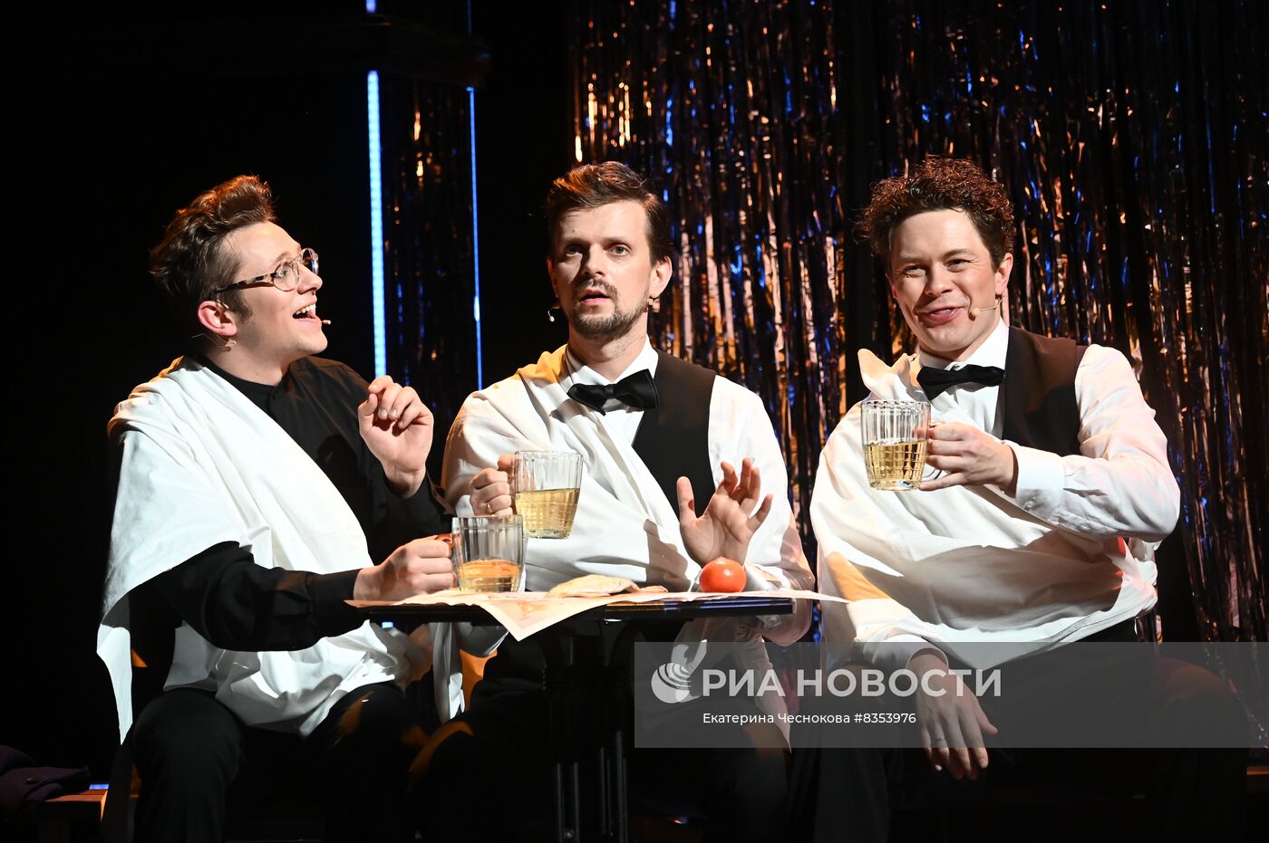 Праздничный вечер "Староновогодний кабачок" в театре Сатиры