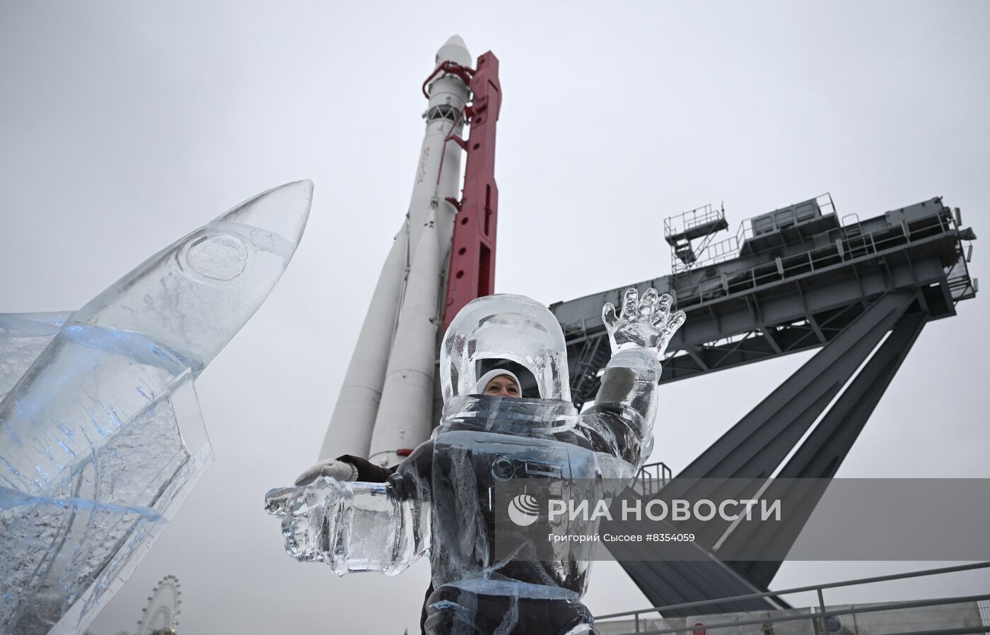 Ледяные скульптуры появились на ВДНХ