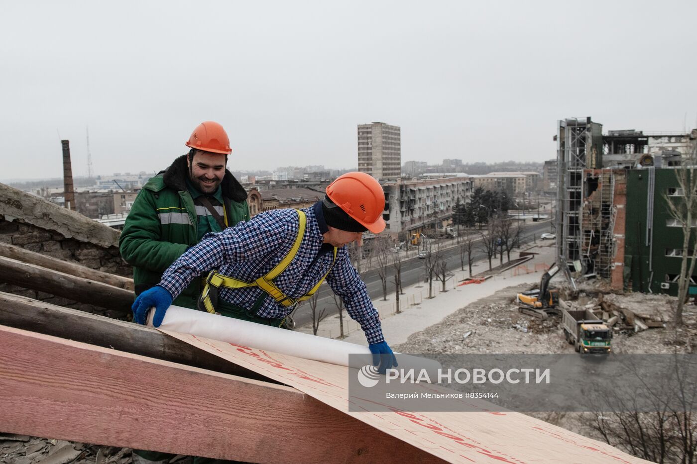 В Мариуполе идут работы по восстановлению инфраструктуры