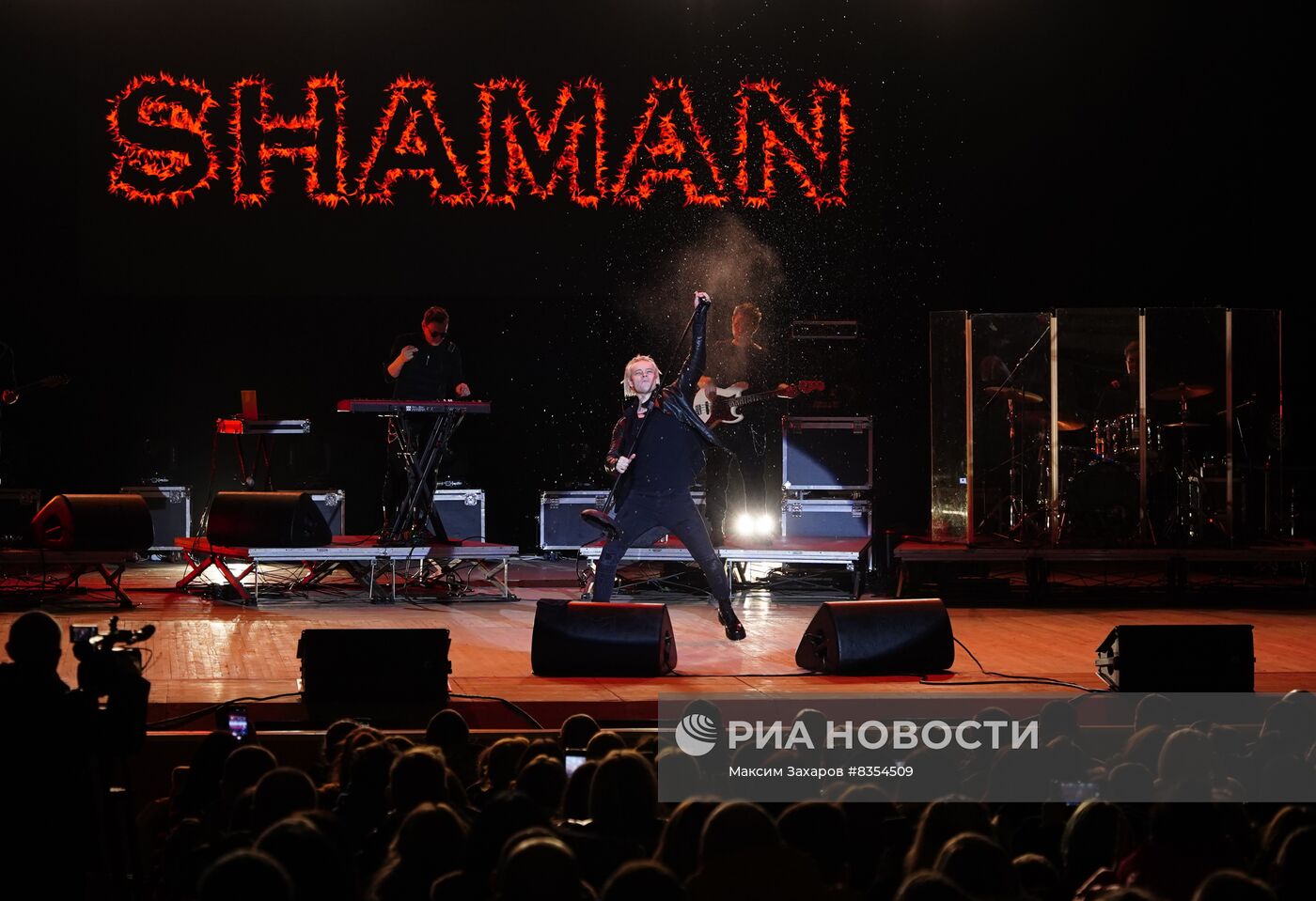 Концерт певца SHAMAN для военных в Луганске