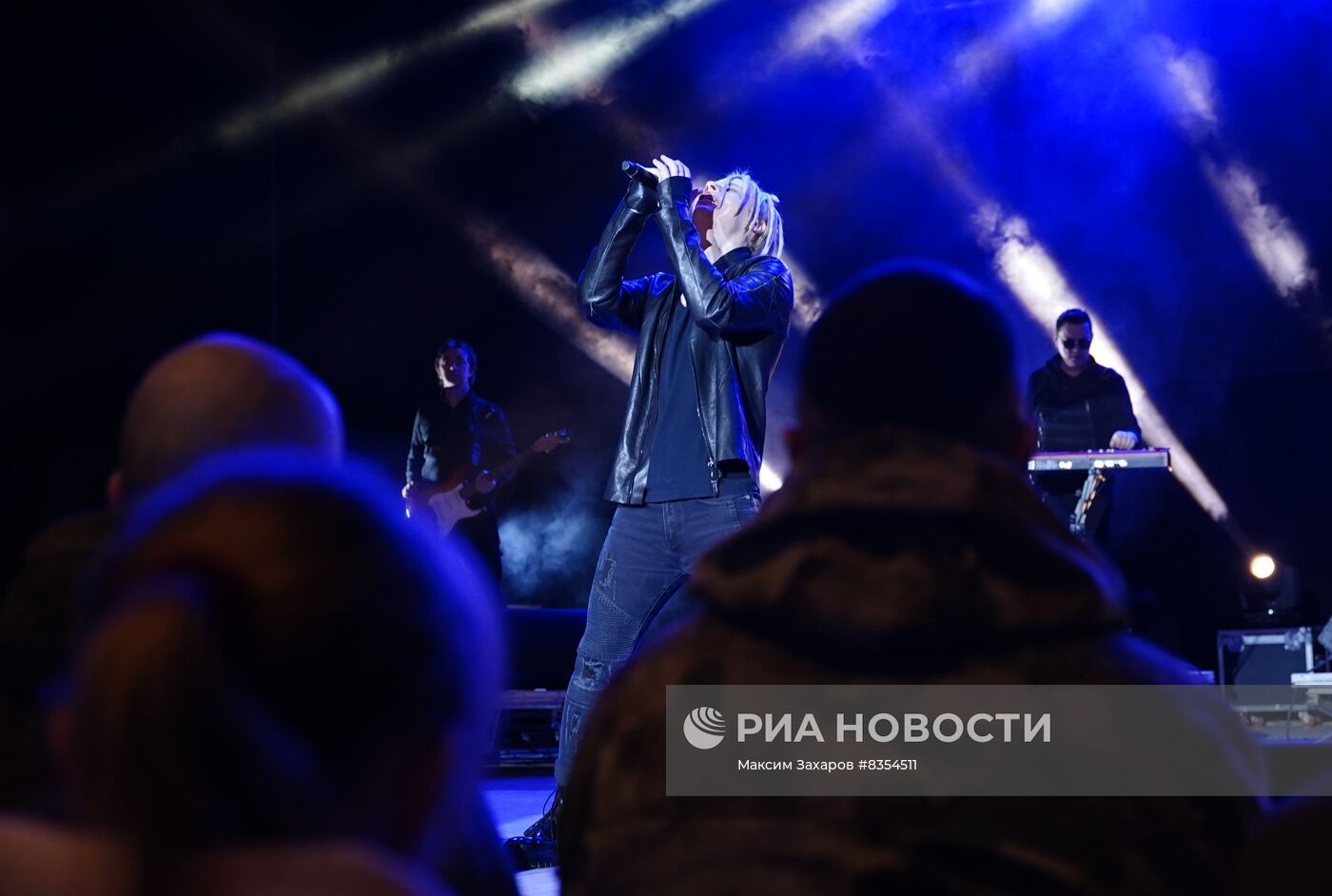 Концерт певца SHAMAN для военных в Луганске