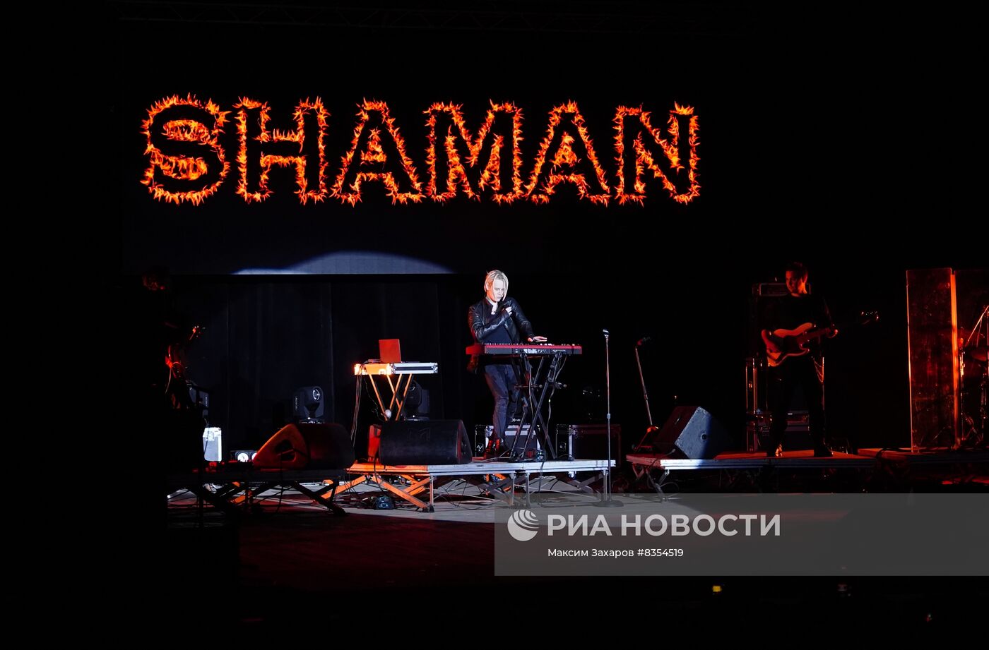 Концерт певца SHAMAN для военных в Луганске