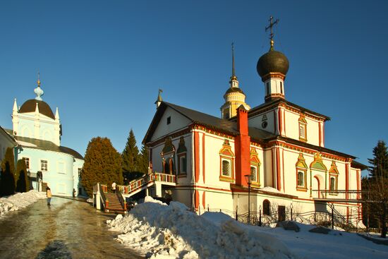 Новоголутвинский монастырь  в Коломне